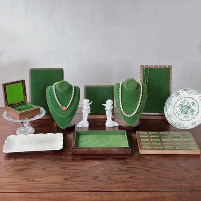 Jelimate Luxury Jewellery Store Showcase Cabinet Green Velvet Jewelry Display Stand Display Exhibition Necklace Bust Earring Bracelet Ring Jewelry Display Set