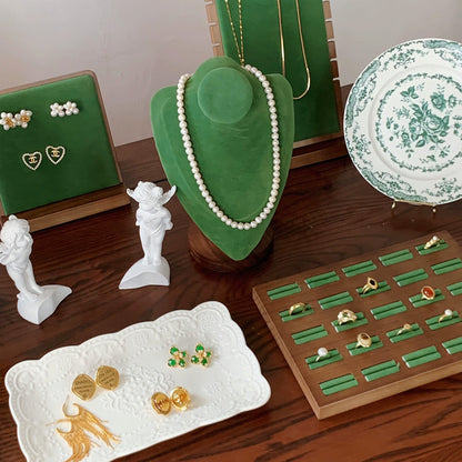 Jelimate Luxury Jewellery Store Showcase Cabinet Green Velvet Jewelry Display Stand Display Exhibition Necklace Bust Earring Bracelet Ring Jewelry Display Set