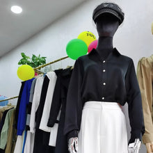 Lade das Bild in den Galerie-Viewer, Jelimate Window Display Female Mannequin Upper Body,Silver Gold Mannequin Hand Manikin Head,Colorful Velvet Dress Form Clothing Display Dress Form
