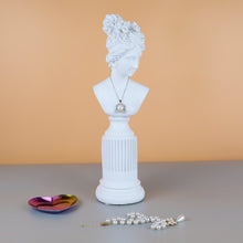 Lade das Bild in den Galerie-Viewer, Venus White Bust Statue Mannequin,Wine Cabinet Ornaments Sculpture,Creative Figure Artwork for Living Room /Office Decoration
